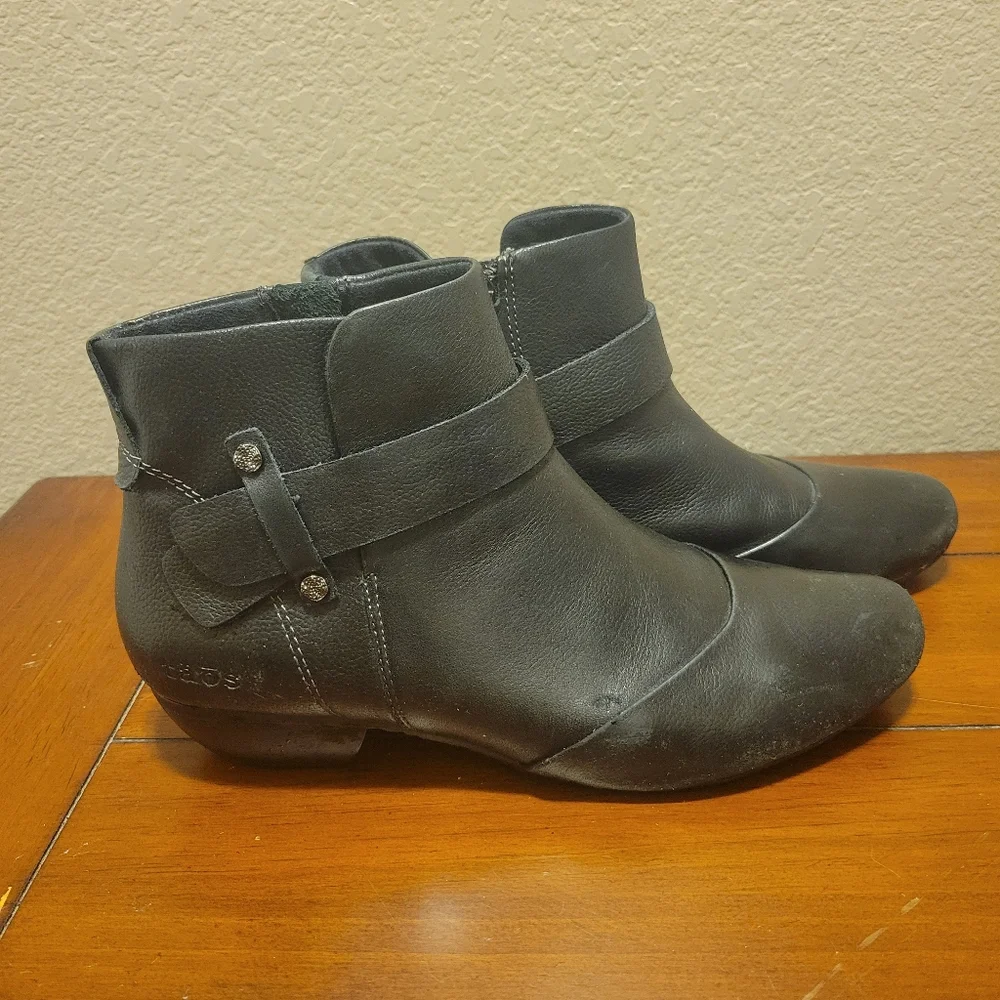 Taos Black Leather Ankle Boots